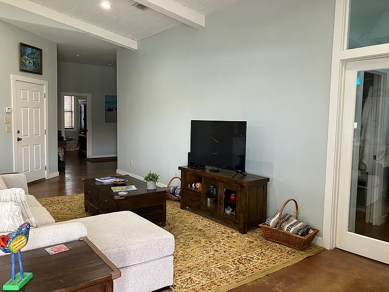 902 Pompano Ave — Photo 4