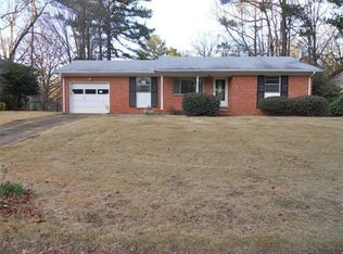822 Sherwood Forest Dr, Birmingham, AL 35235