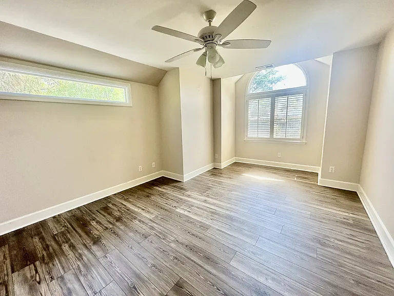 9 Royal Pointe Dr — Photo 29