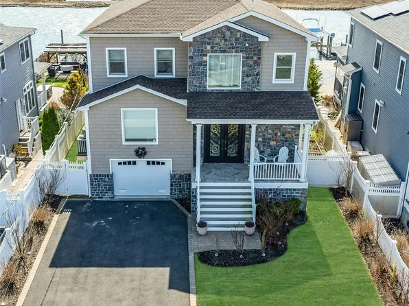 3692 Ocean Avenue, Seaford, NY 11783