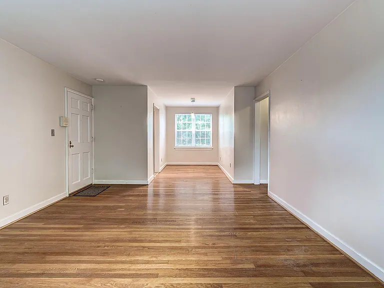 109 E Glebe Rd #C — Photo 4