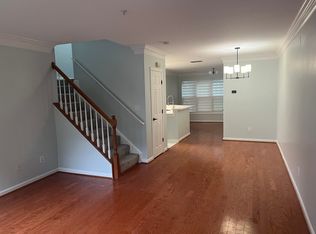 7011 Metropolitan Pl, Falls Church, VA 22043