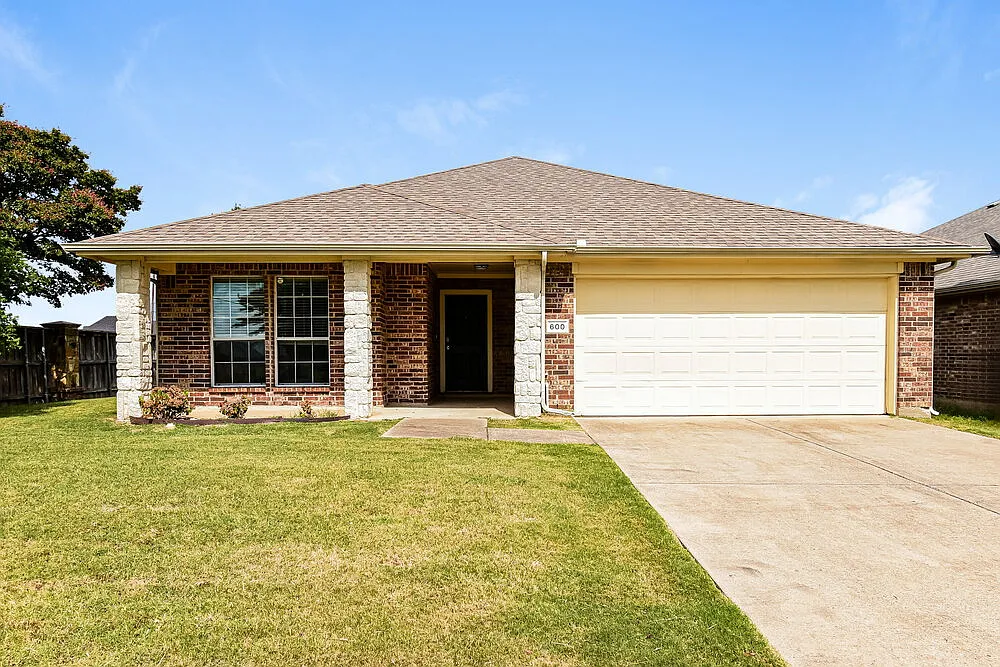 3 bed, 2.0 bath, 1712 sqft, $1,870 — Photo 1