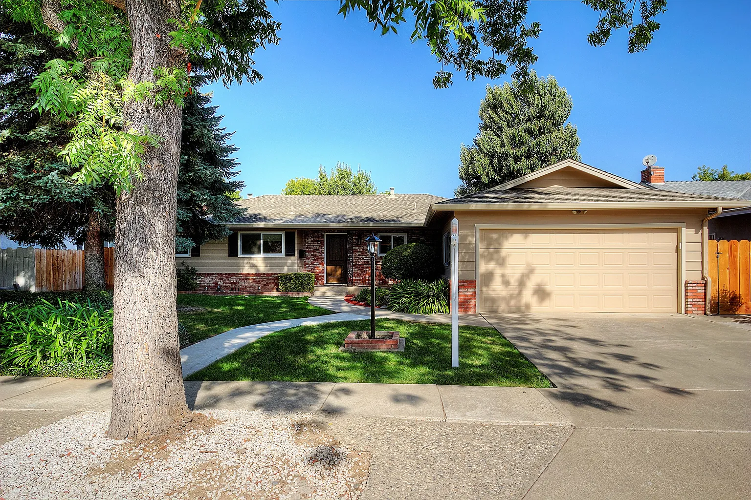 3613 Columbine Dr photo 1