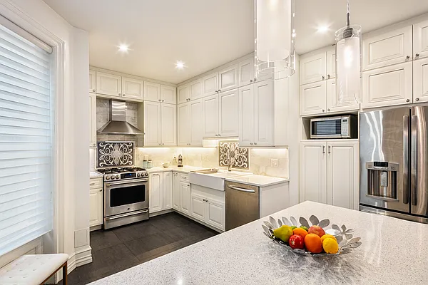 Sold by Compass | media 21