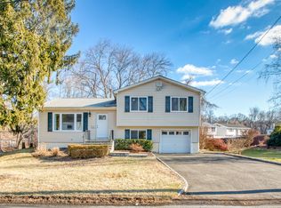 54 Mary Ln, Riverside, CT 06878