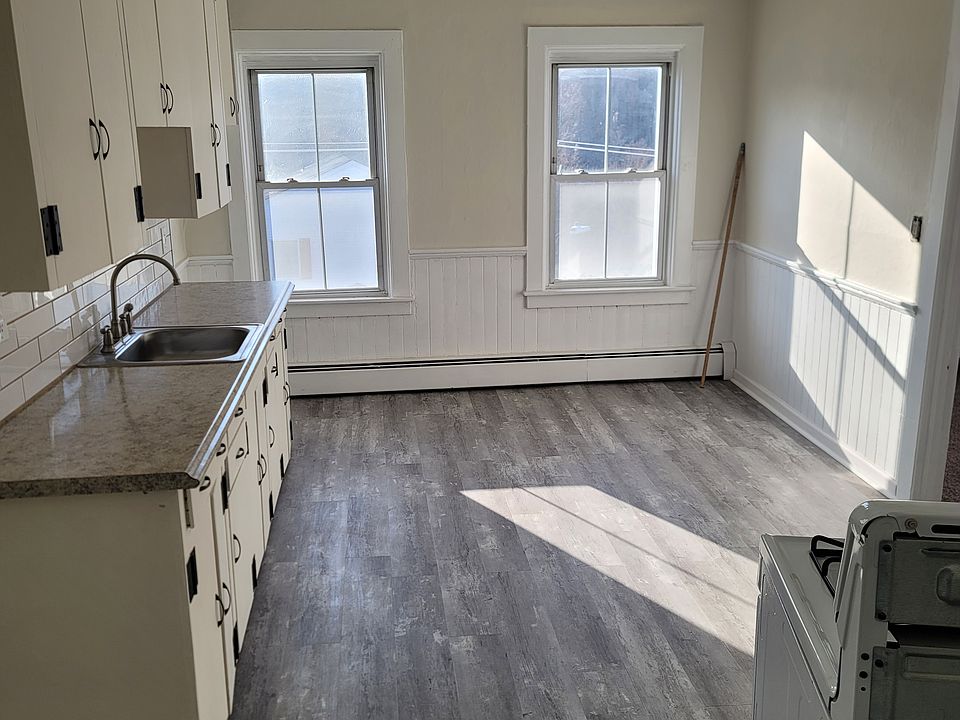 1st image of 86 Village St #3
