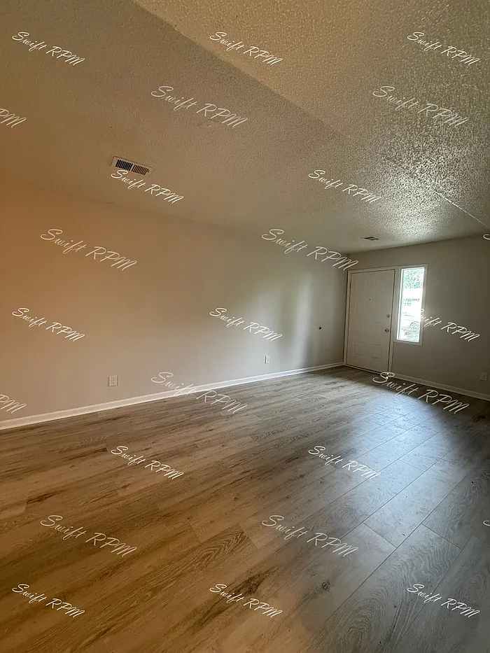2 bed, 1.0 bath, $1,050 — Photo 3