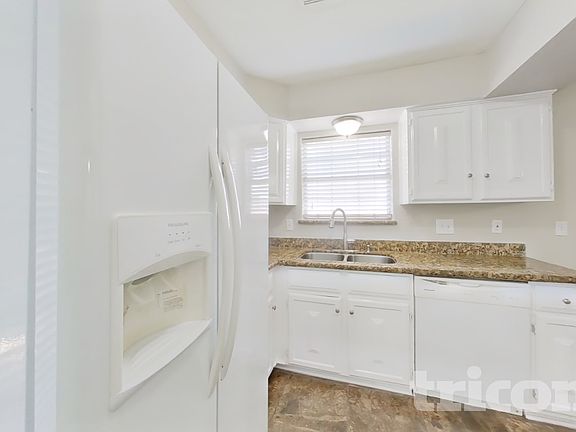 4th image of 1715 Evesham Dr