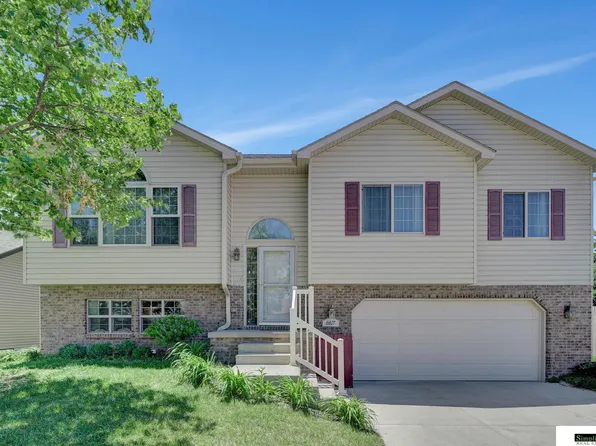 6807 Chandon Dr, Lincoln, NE 68526