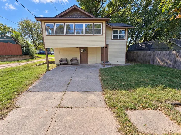 319 W Adams Ave, Arkansas City, KS 67005