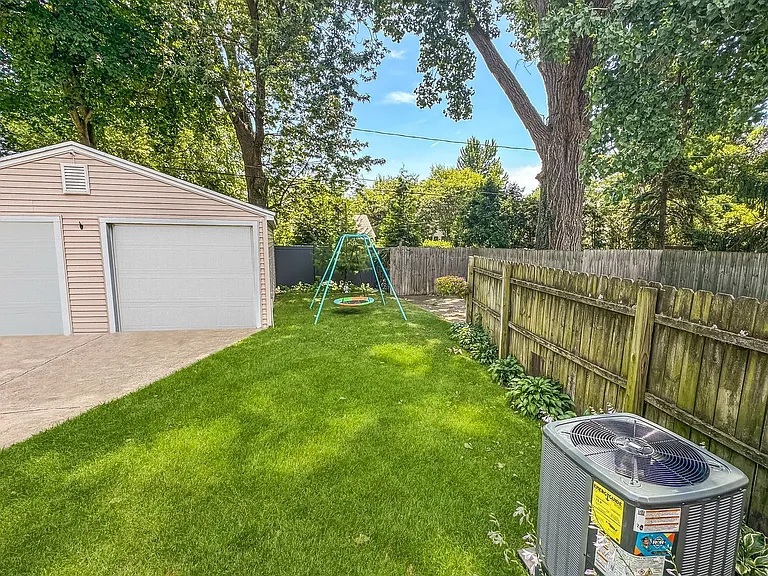 706 Rosewood Ave SE — Photo 9