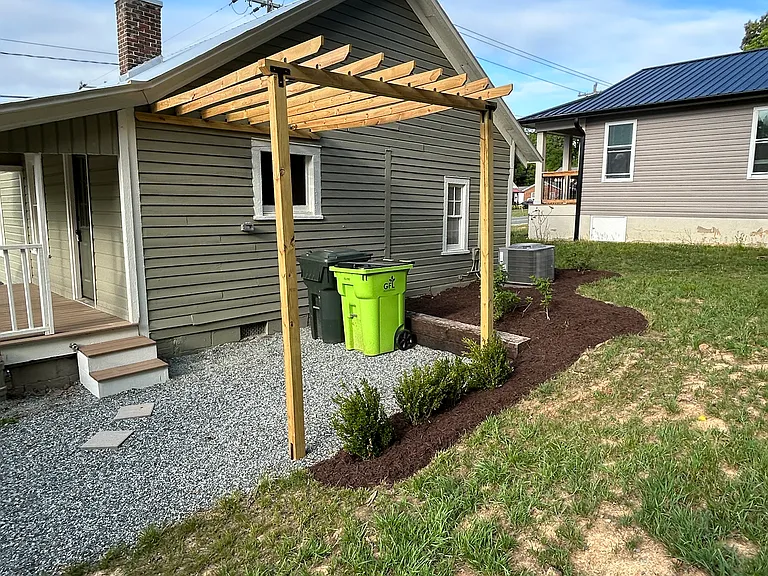 614 W Holt St — Photo 6