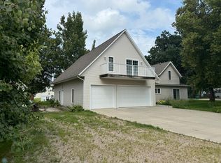 140 3rd Ave S, Kindred, ND 58051