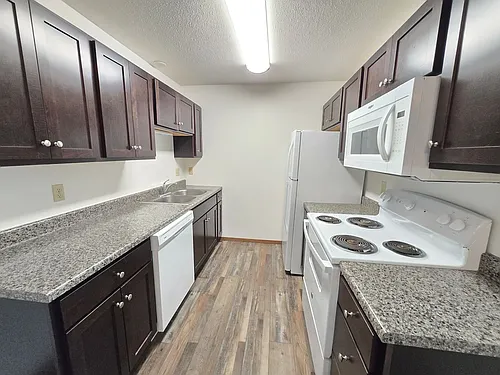 Twin Oaks Apartments Photo 1