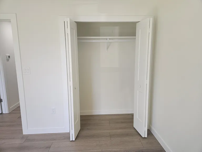 223 S Forest Ave — Photo 5