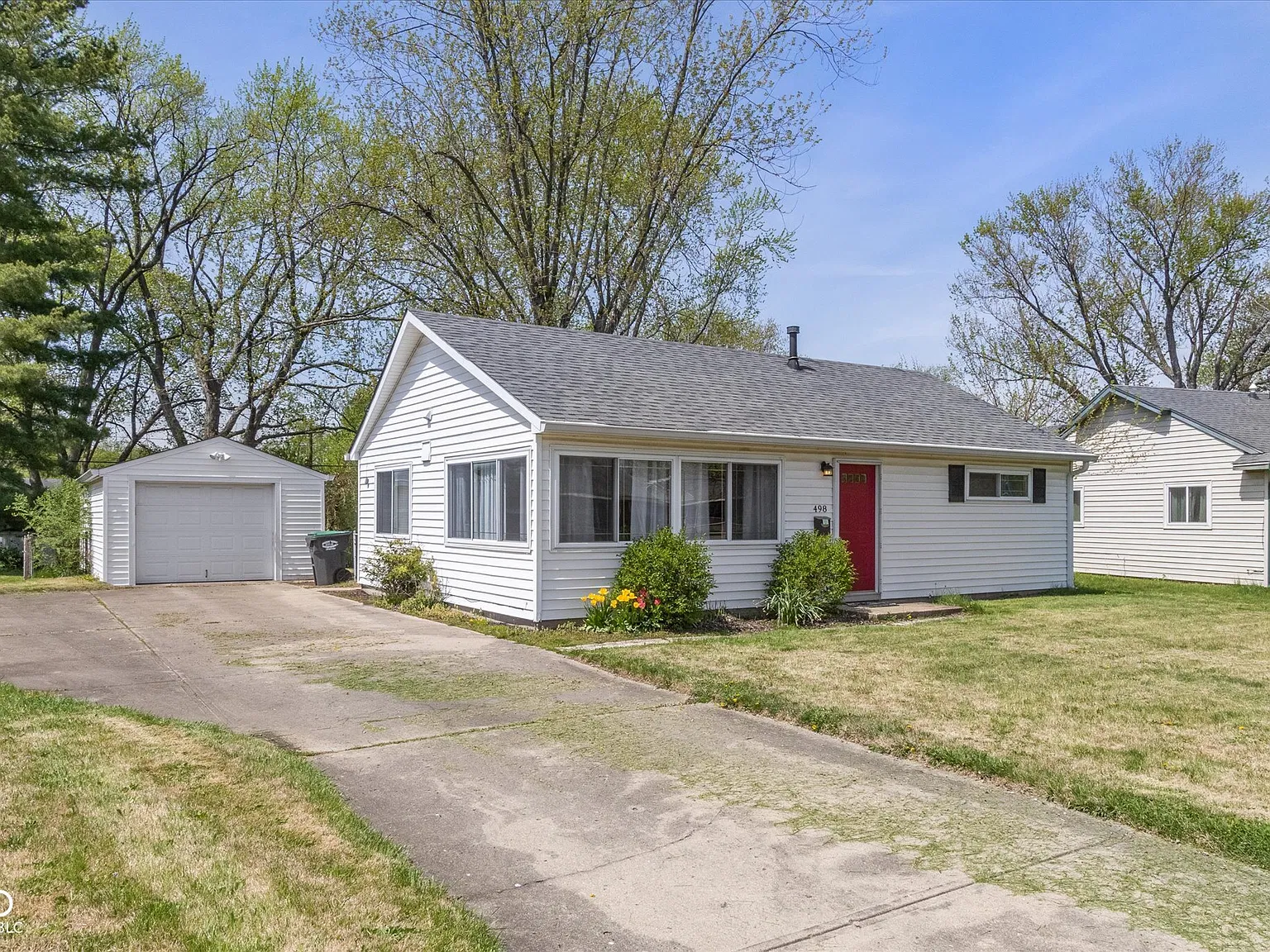 3 bed, 1.0 bath, 864 sqft, $1,450 — Photo 2