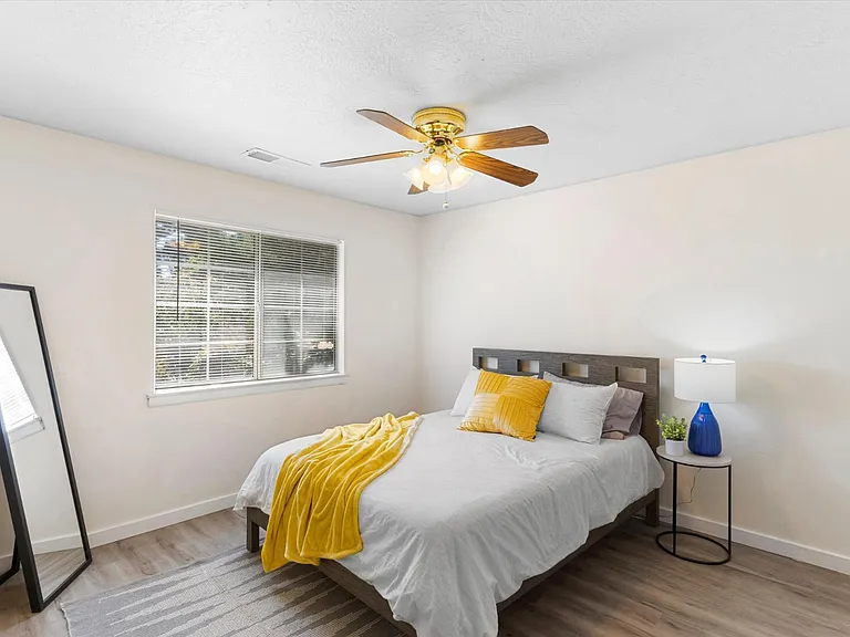 10217 Santa Paula Ave NE — Photo 15