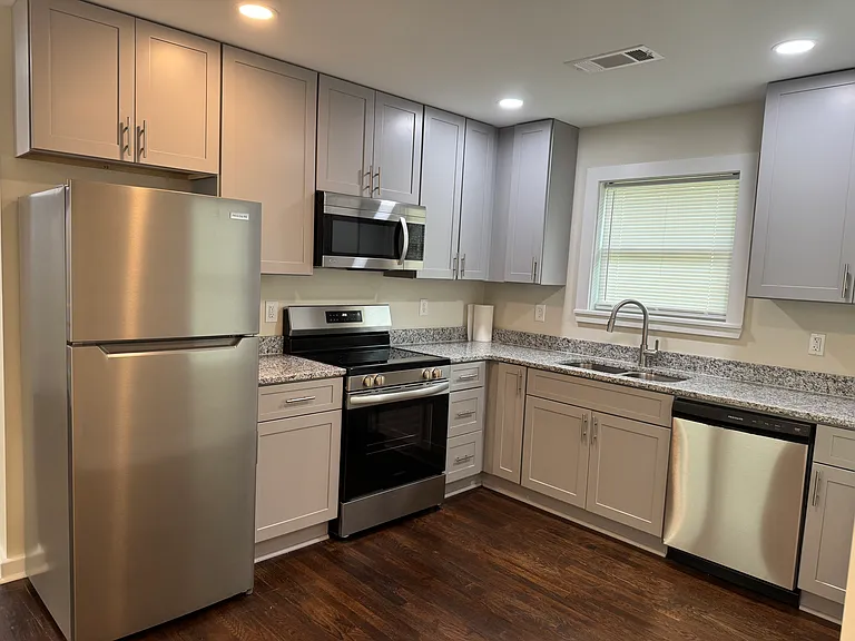 132 Greenwood St — Photo 7