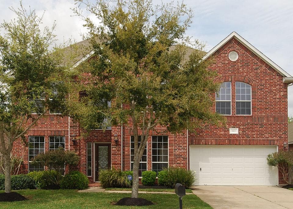 Five bedroom home in Lawrence Place has great access to HWY 288!