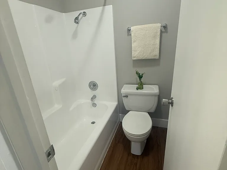 2x2B 1st bathroom