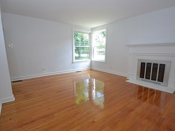 4th image of 9748 S Maplewood Ave