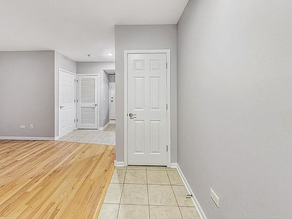 5th image of 2505 S Calumet Ave