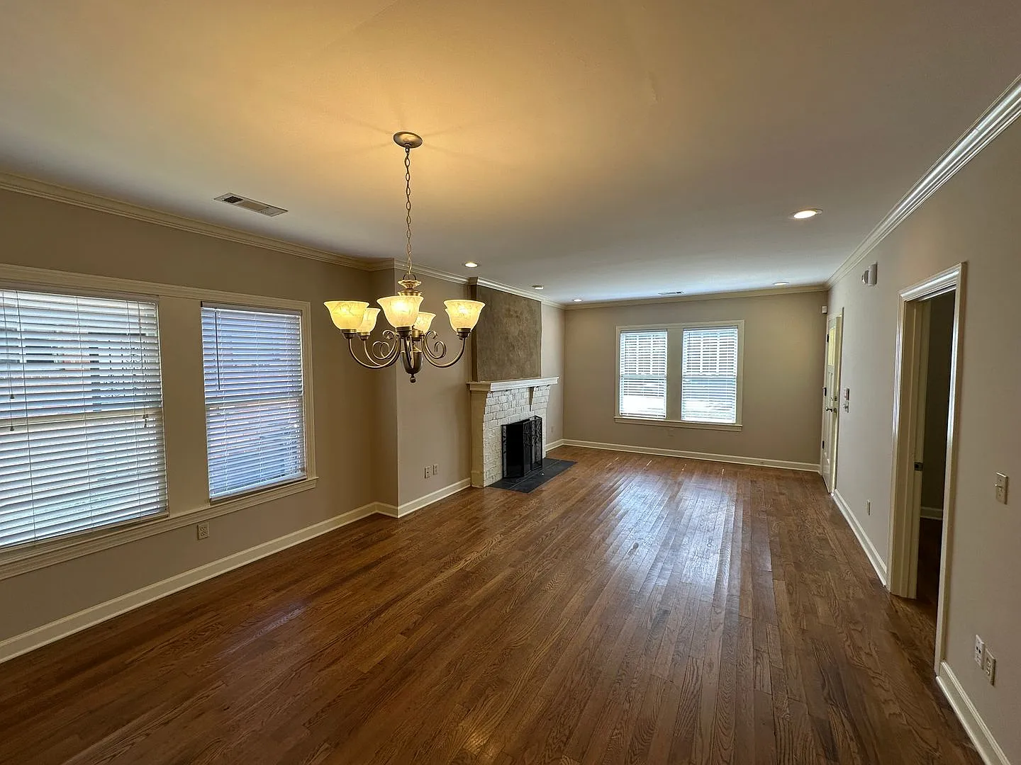 3br/2ba Home In U Of M Area. No Carpet! All Appliances Included! Pets Are Welcome, Fees Apply. — Photo 3