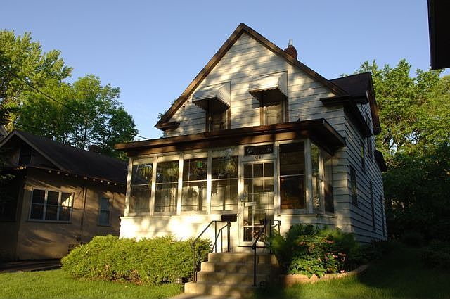 1st image of 104 Bedford St SE