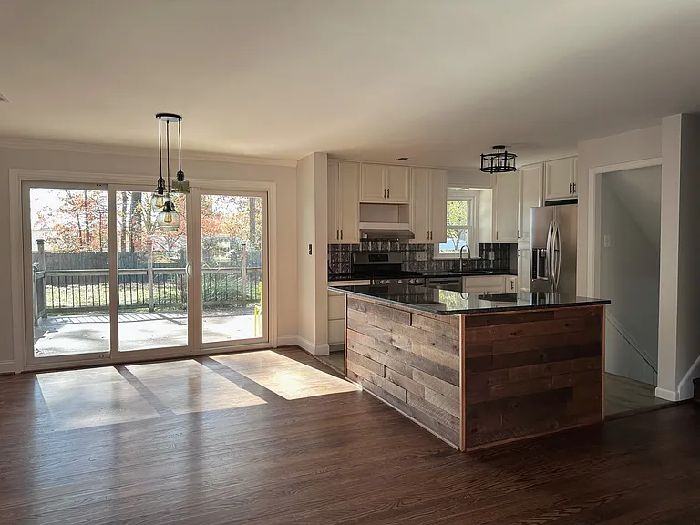 10319 Cleveland St — Photo 2