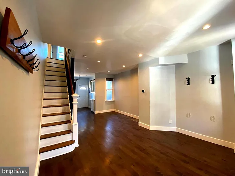 1457 N Corlies St — Photo 3