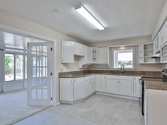 3rd image of 1824 Vancouver Dr