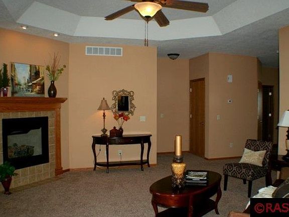 3rd image of 1616 Maplewood Dr