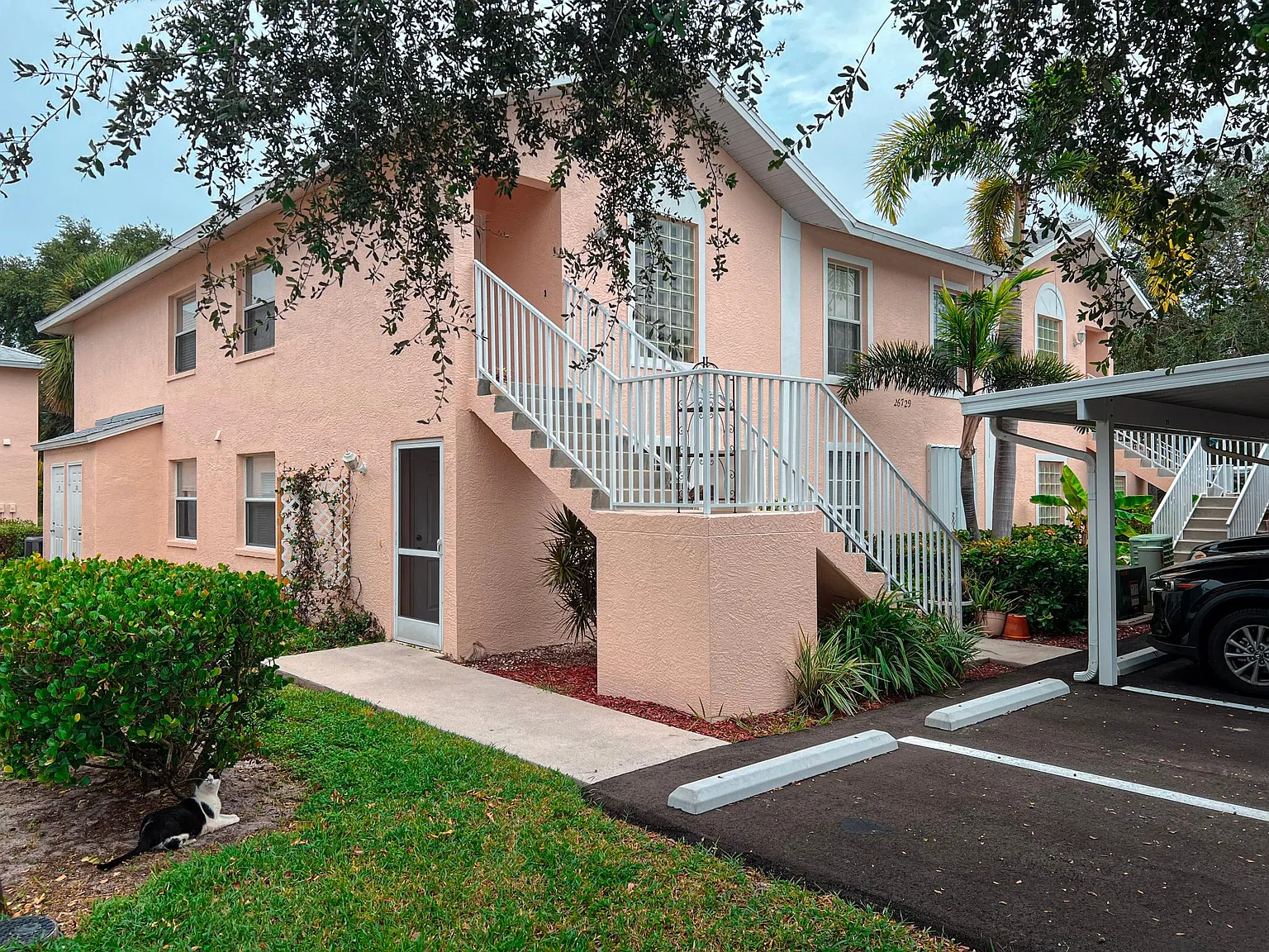 2 bed, 983 sqft, $1,900 — Photo 1