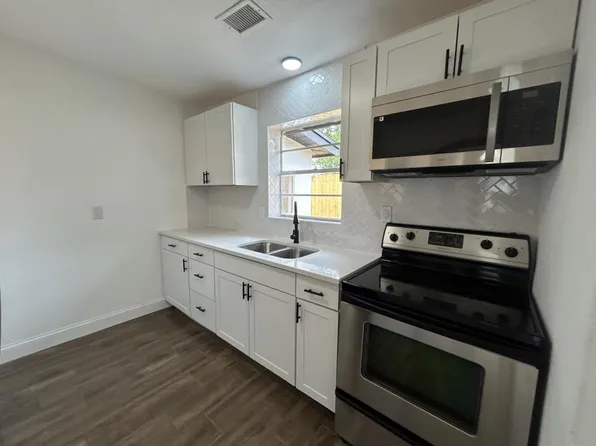 1415 29th Ave E, Bradenton, FL 34208