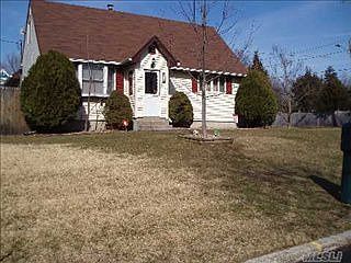 1st image of 7 Tucker Ln