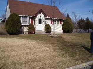 7 Tucker Ln, Centereach, NY 11720