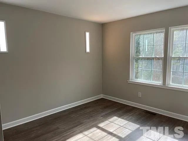 704 Collington Dr — Photo 2