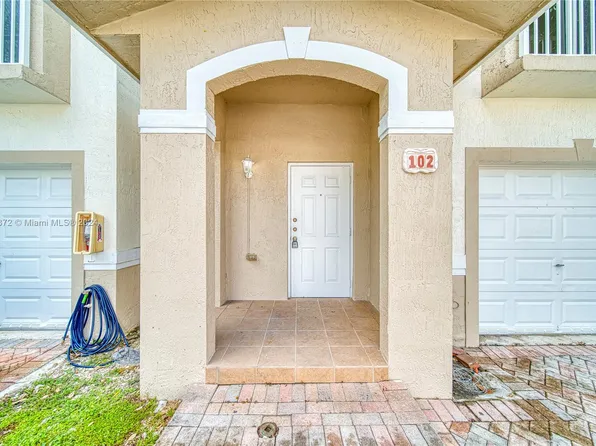13990 SW 260th St APT 102, Homestead, FL 33032
