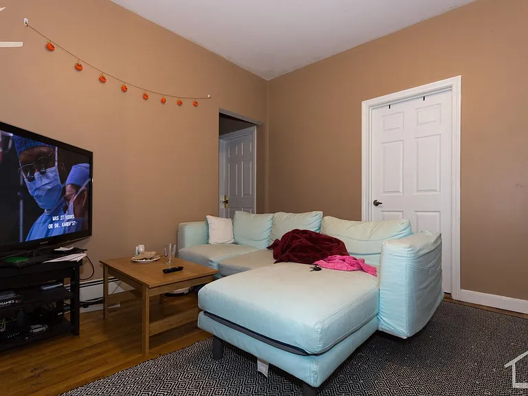 8 Glenville Ave #E — Photo 4