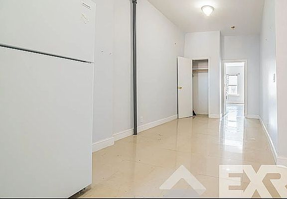 3rd image of 221 Pulaski St #4R