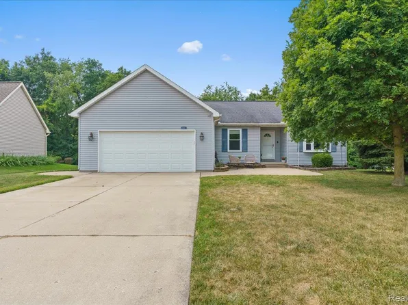 1431 Ashwood Ln, Howell, MI 48843