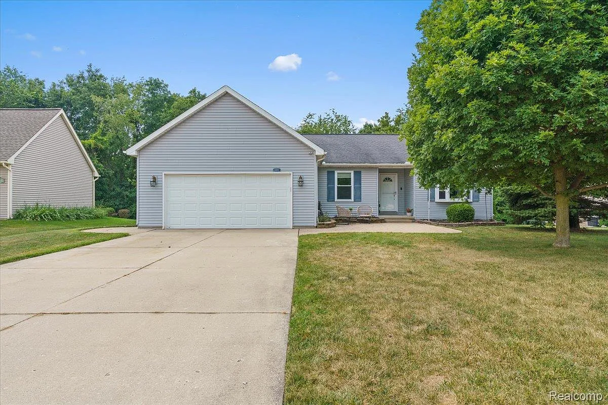1431 Ashwood Ln photo 1