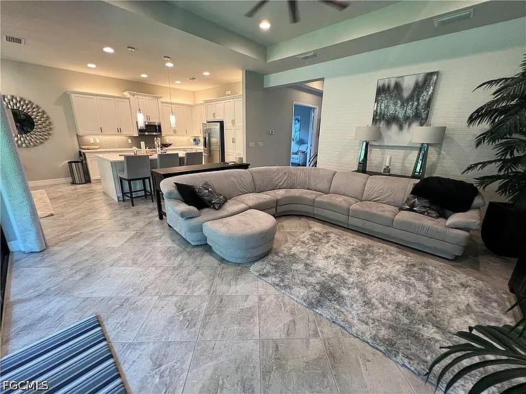 11624 Stonecreek Cir — Photo 21