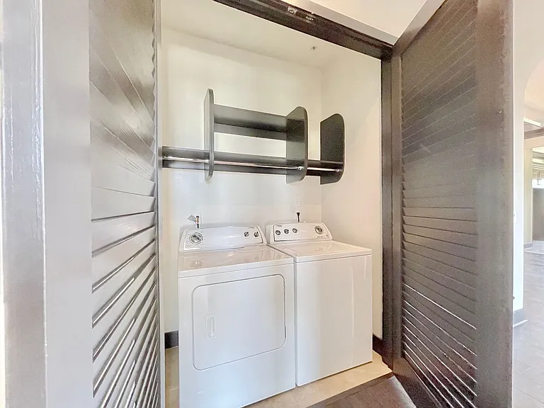 1110 Glenville Dr — Photo 19