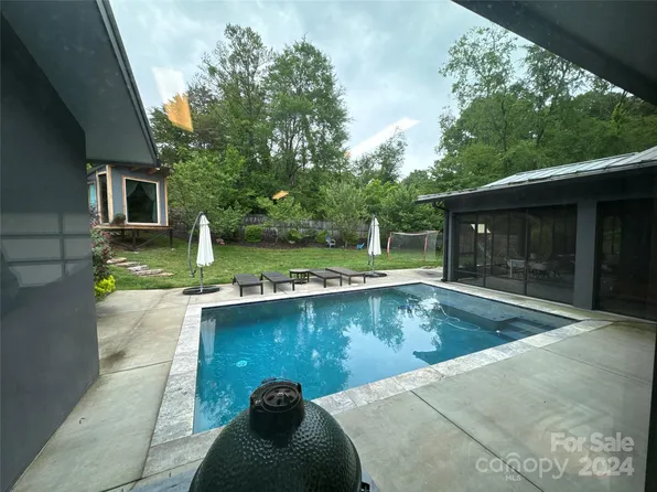 121 Spring Run Dr, Mooresville, NC 28117