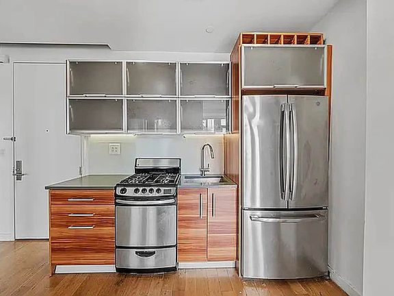 2nd image of 687 Driggs Ave APT 4F