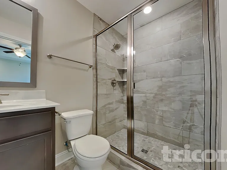 1093 Whitney Dr — Photo 8