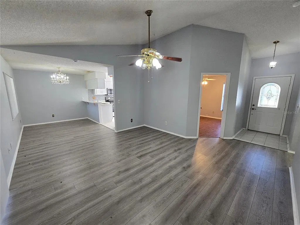 3 bed, 2.0 bath, 1184 sqft, $2,175 — Photo 3