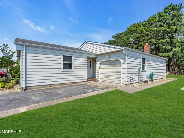 14 Portsmouth Drive, Toms River, NJ 08757